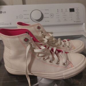 Woman's size 9 Converse